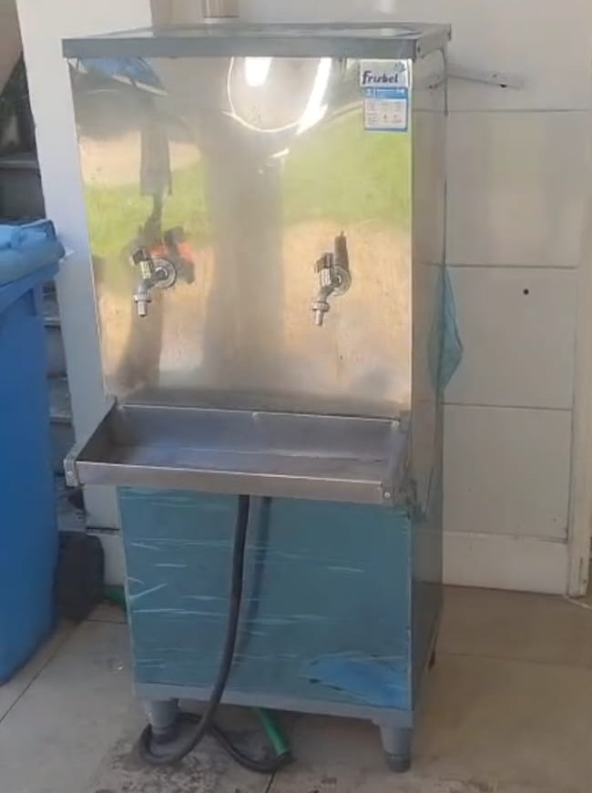 Bebedouro na Cidade da Criança põe em risco usuários, em Campos