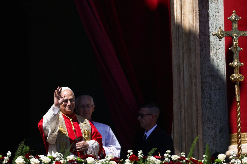 Papa manda mensagem em português em missa de Páscoa no Vaticano