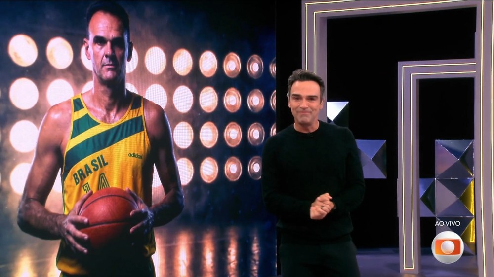 Tadeu Schmidt se emociona em homenagem ao irmão Oscar