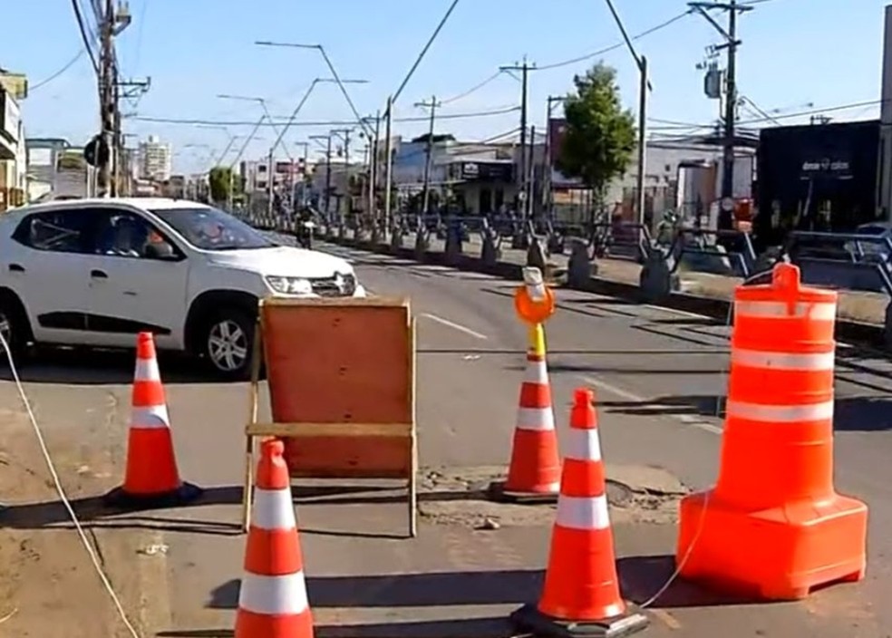 Obra da Águas do Paraíba altera trânsito na Avenida 28 de Março