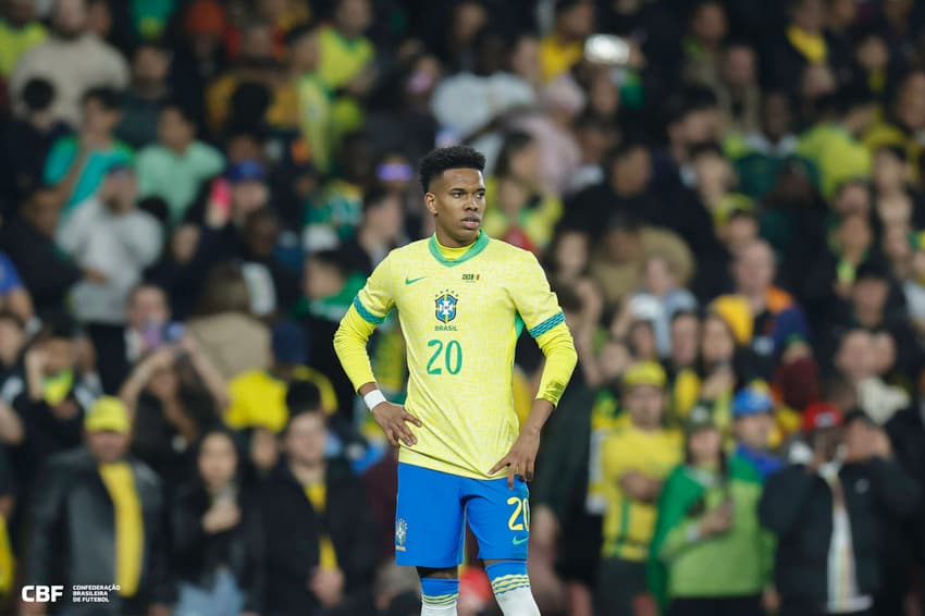 Jornal britânico diz que lesão na coxa deve tirar Estêvão da Copa do Mundo