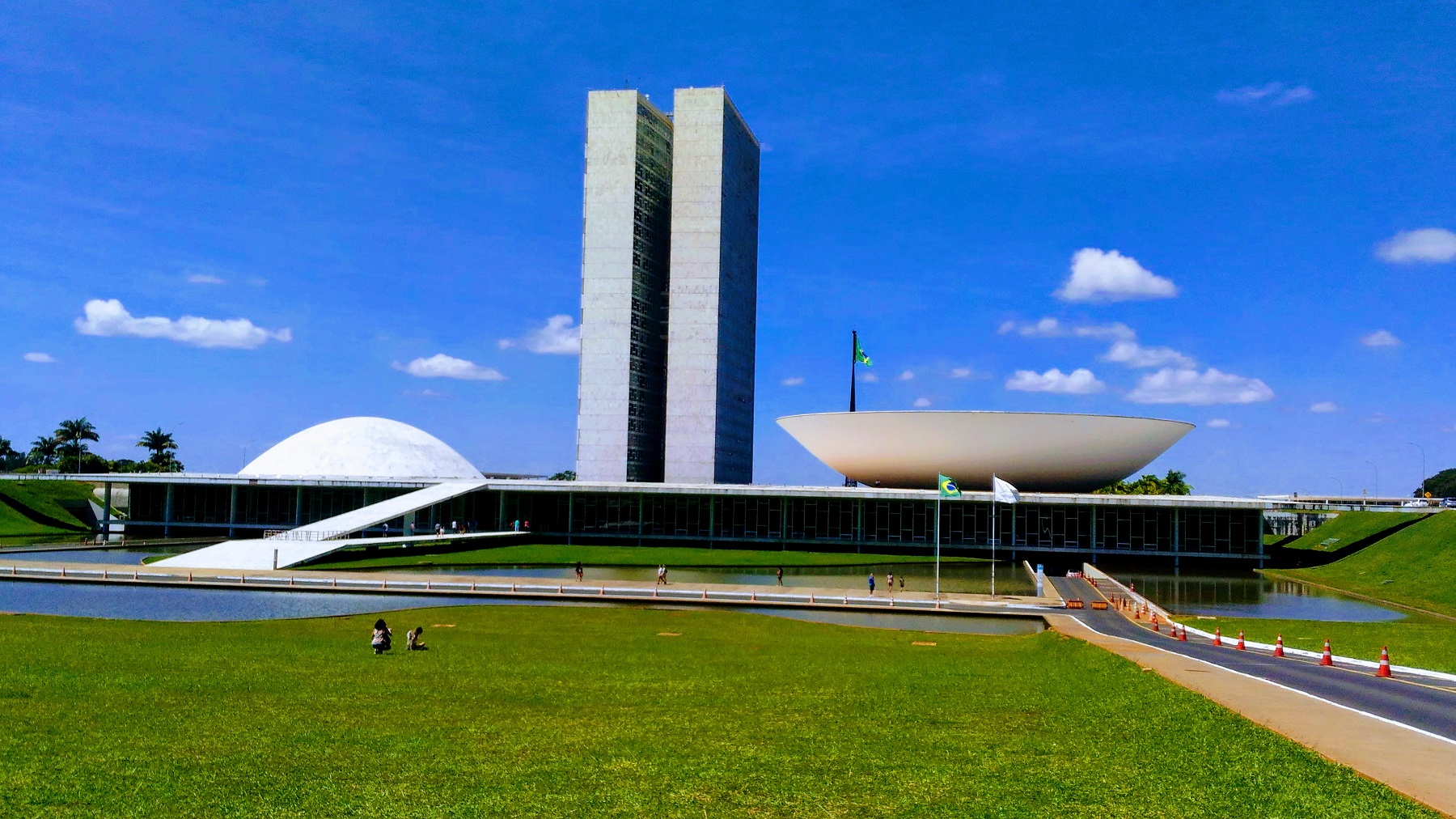 Brasil perde ritmo econômico e fica atrás da média mundial em renda per capita