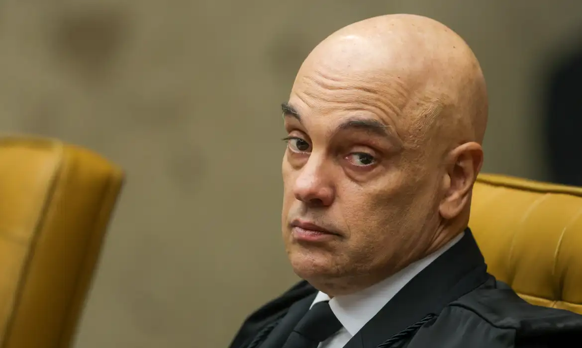 Lei da dosimetria é suspensa por Moraes.