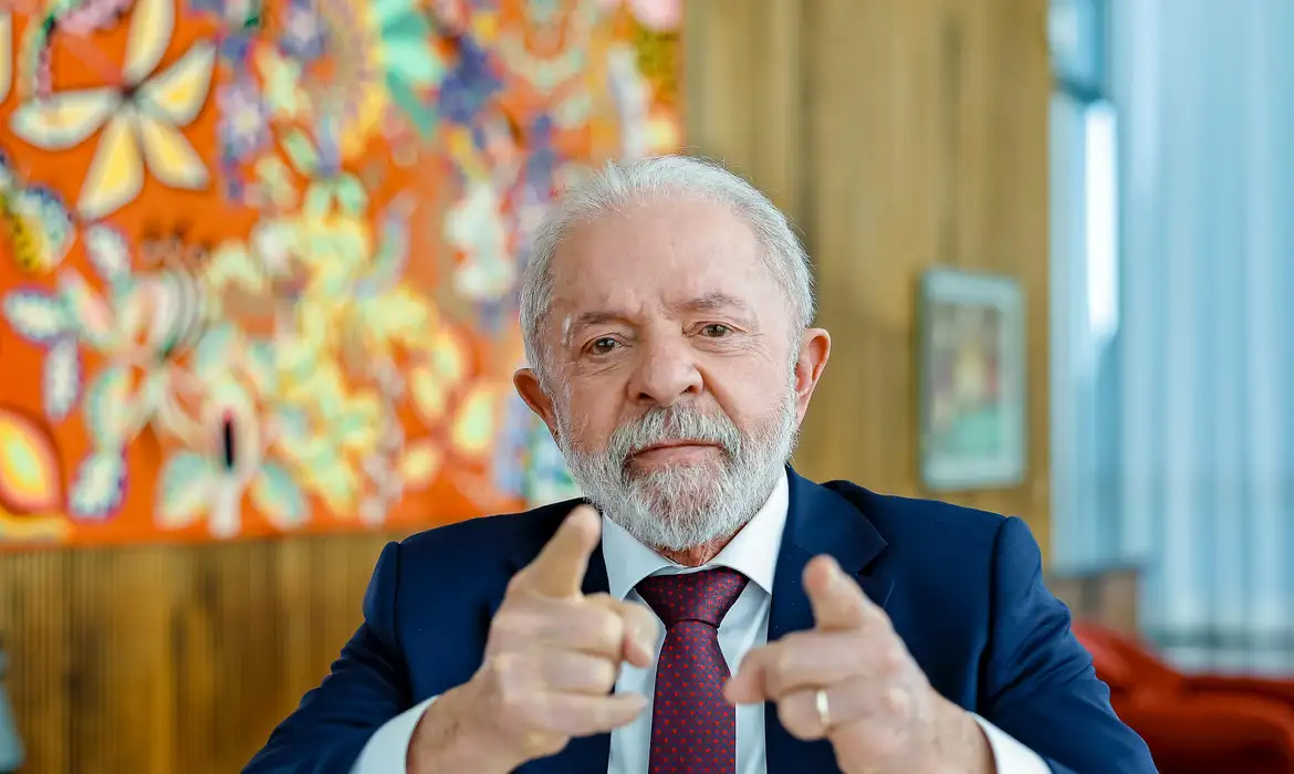 Lula veta projeto que reconhecia estágio como experiência profissional