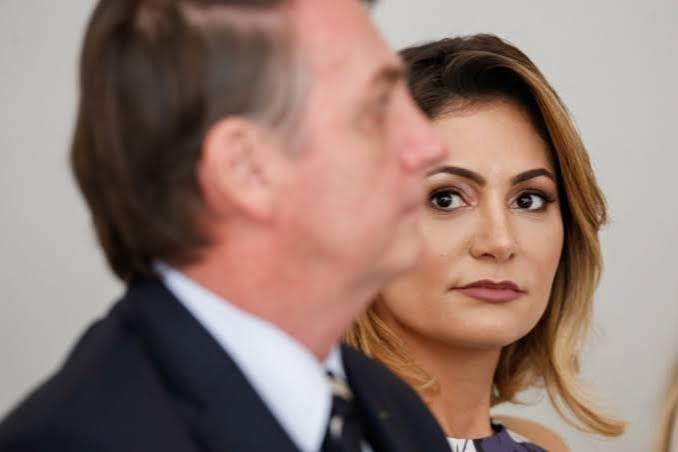Michelle fala às mulheres, mas o destinatário está preso em casa