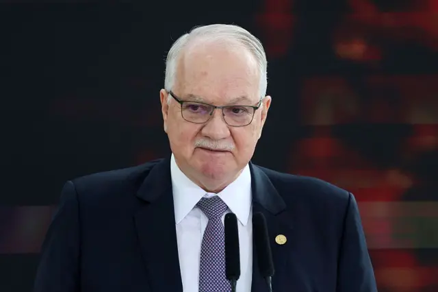Edson Fachin o dono da bola