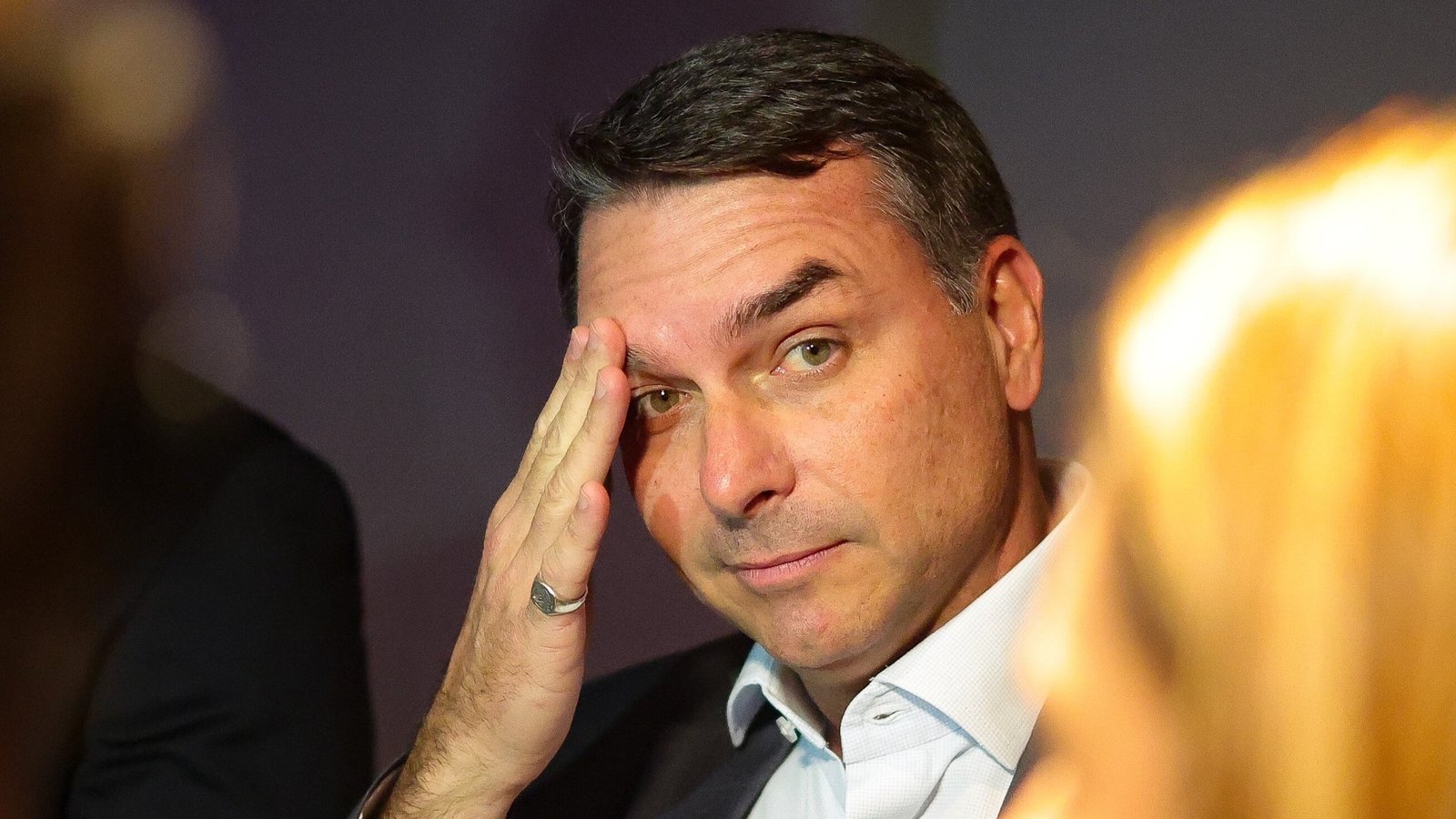 Flávio Bolsonaro viajou no avião de Vorcaro