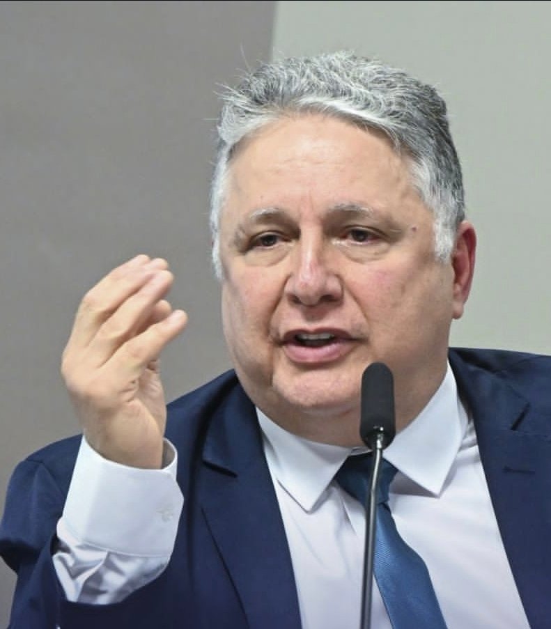 Assessoria de Garotinho recua após informar desistência